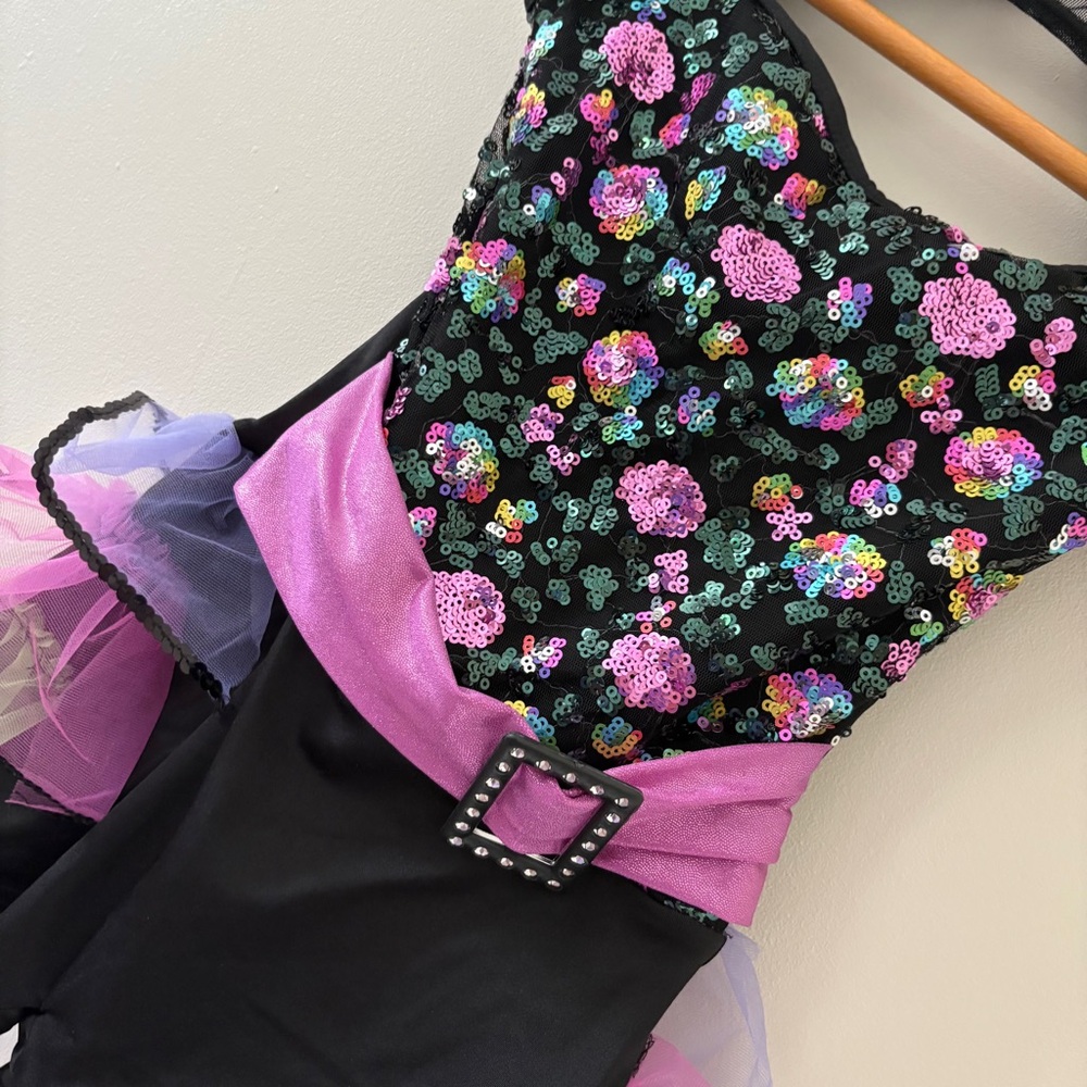 Black and Pink Dance Costume with Elegant Design - Picture 3 of 11